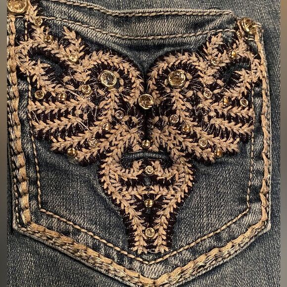 Grace in La Cropped Jeans - Picture 3 of 16